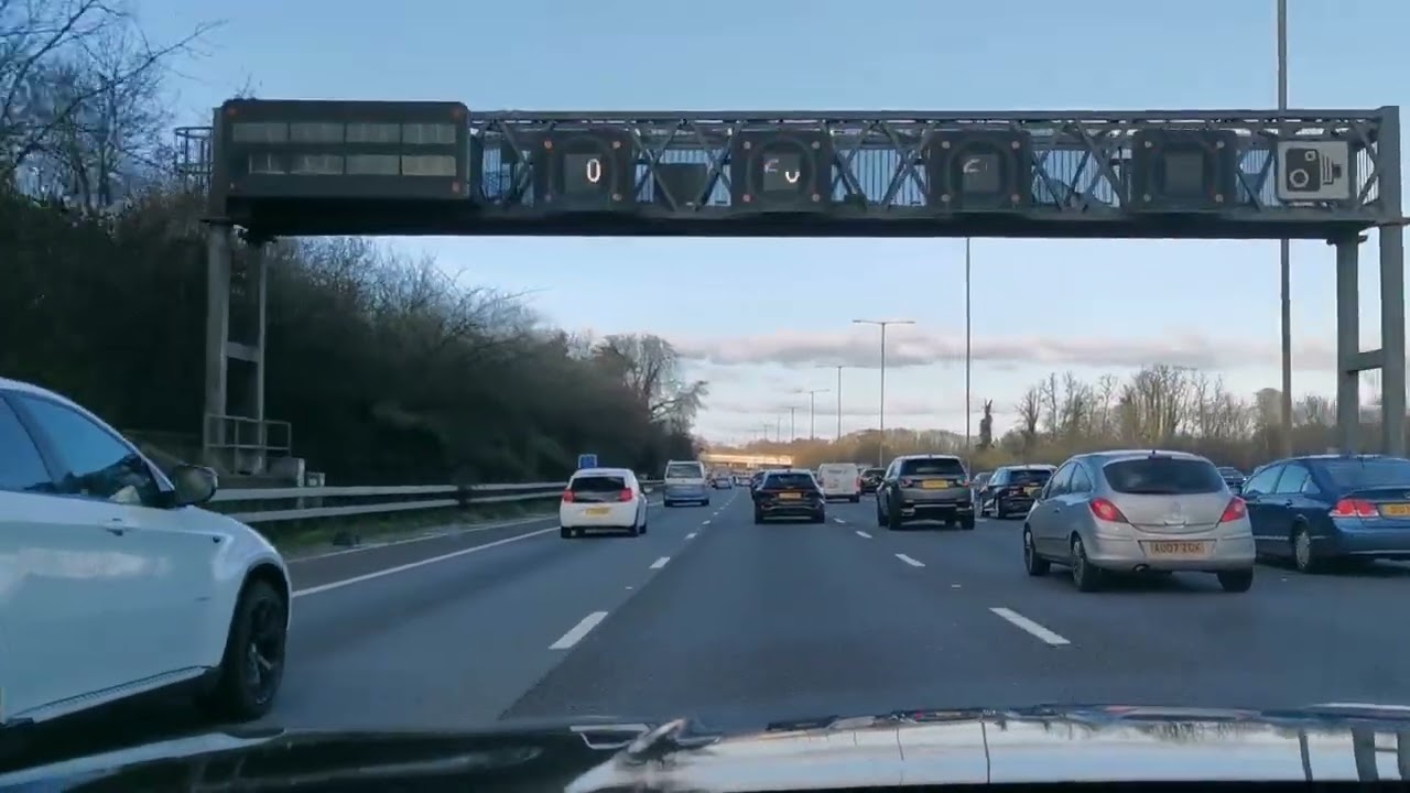 🆘HEATHROW AIRPORT LONDON Terminal 3♦️Driving to Luton ✅December 2025 