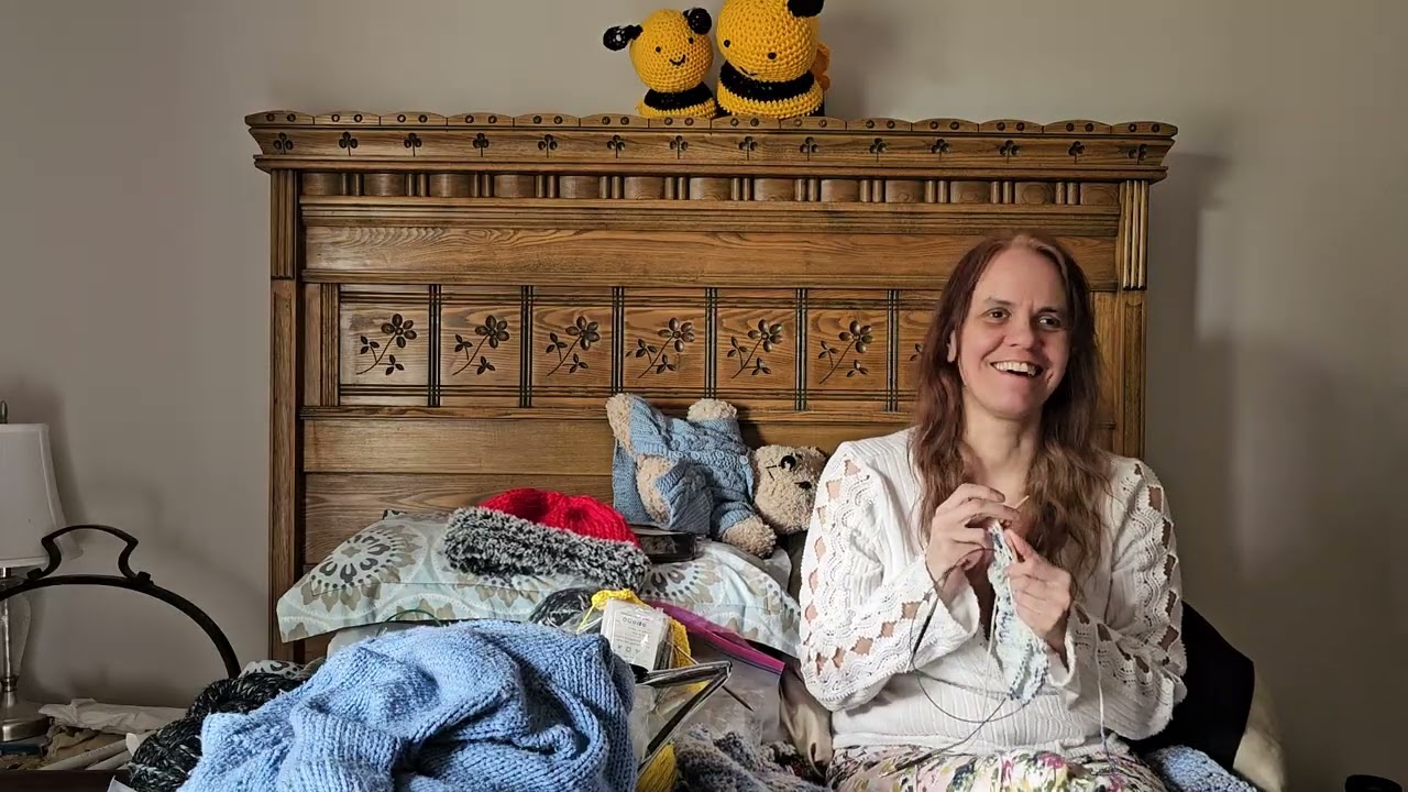 В среду – мастер-класс и беседа, пока я вяжу детскую шапочку из пряжи Knit Picks Brava Speckle.