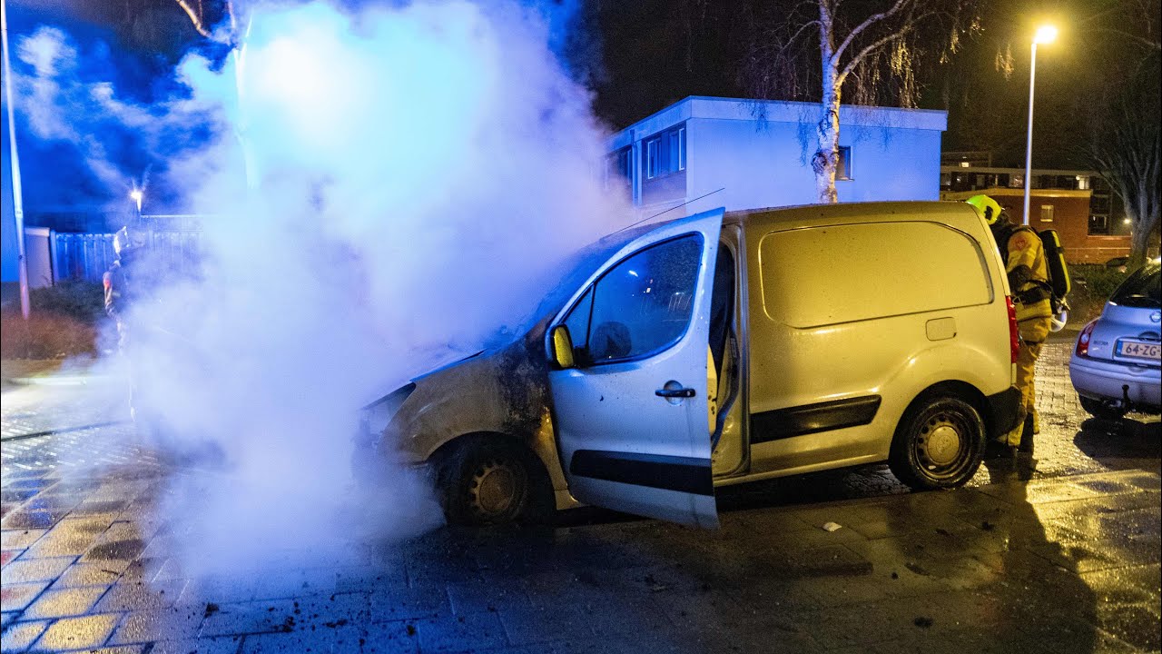 Auto in brand op de Prins Hendrikstraat Deventer
