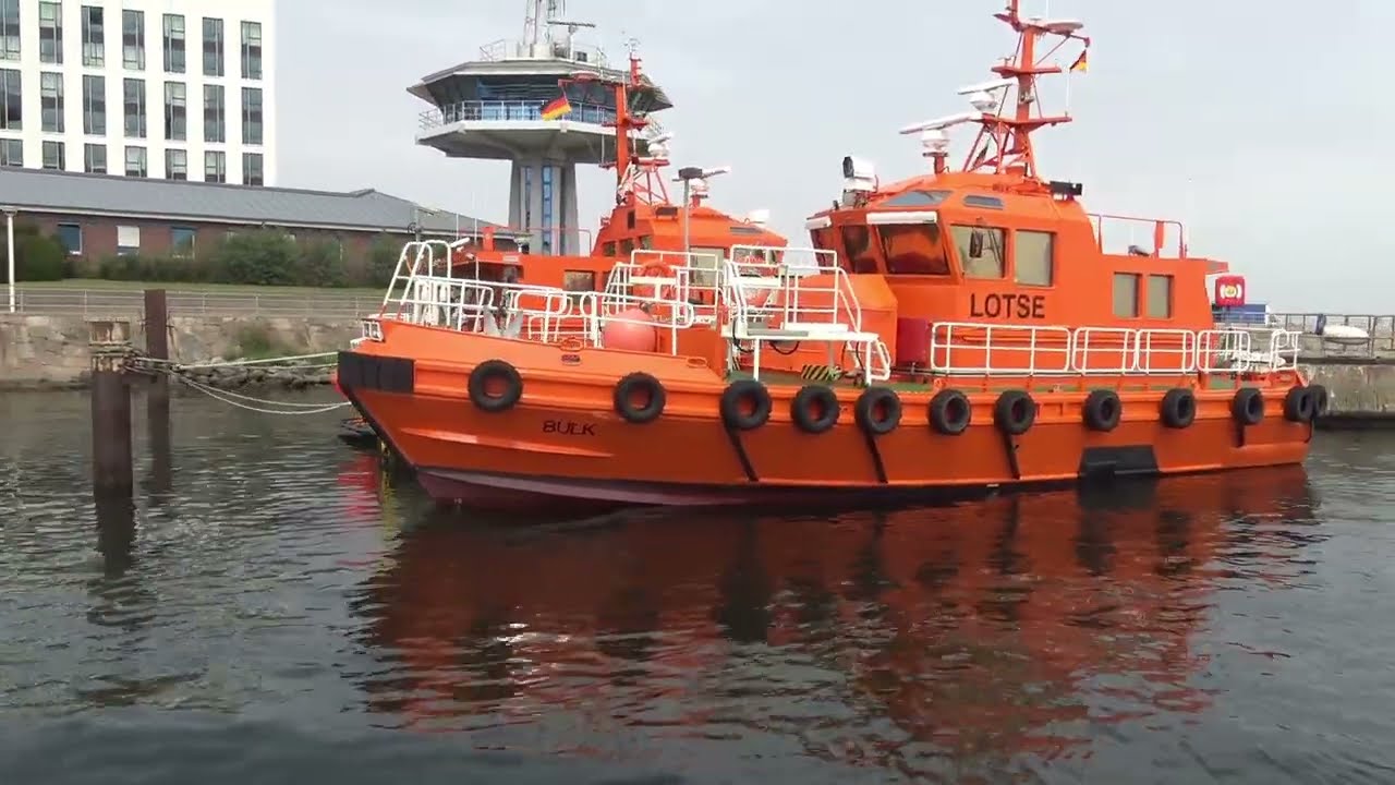 Schiff Ahoi im Hafen von Travemünde