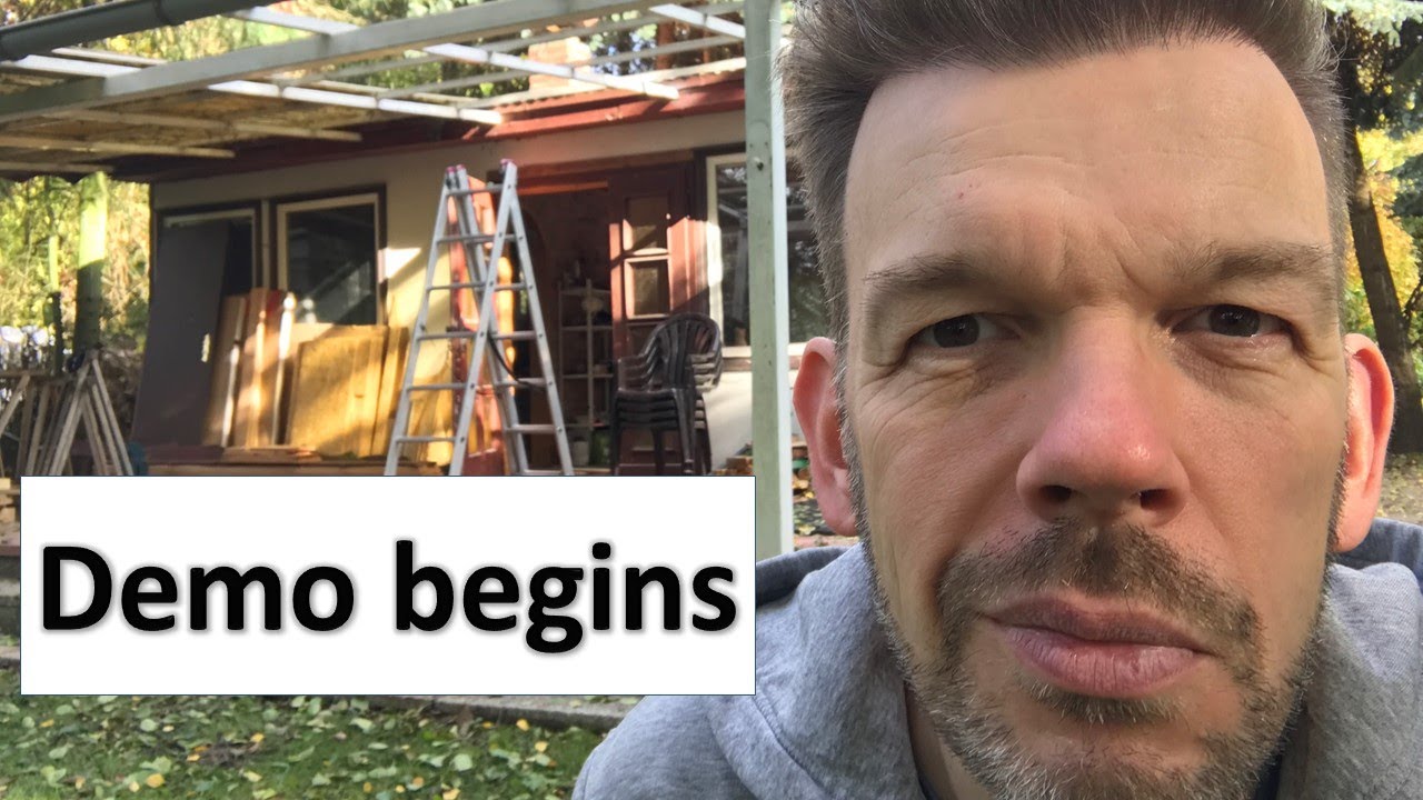 Renovating an abandoned Tiny House #23: Demo begins!
