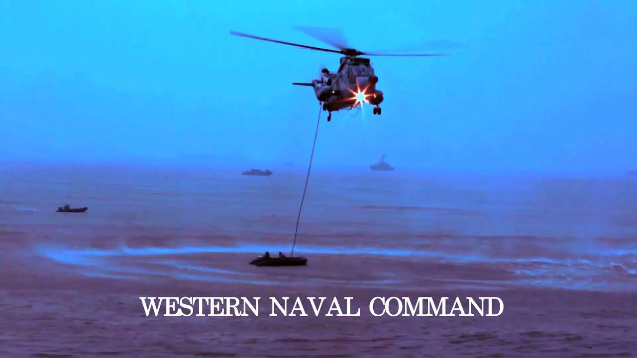 WESTERN NAVAL COMMAND #AIR SHOW # NAVY DAY #INDIAN NAVAL CHETAK HELICOPTER #GATEWAY OF INDIA #MUMBAI