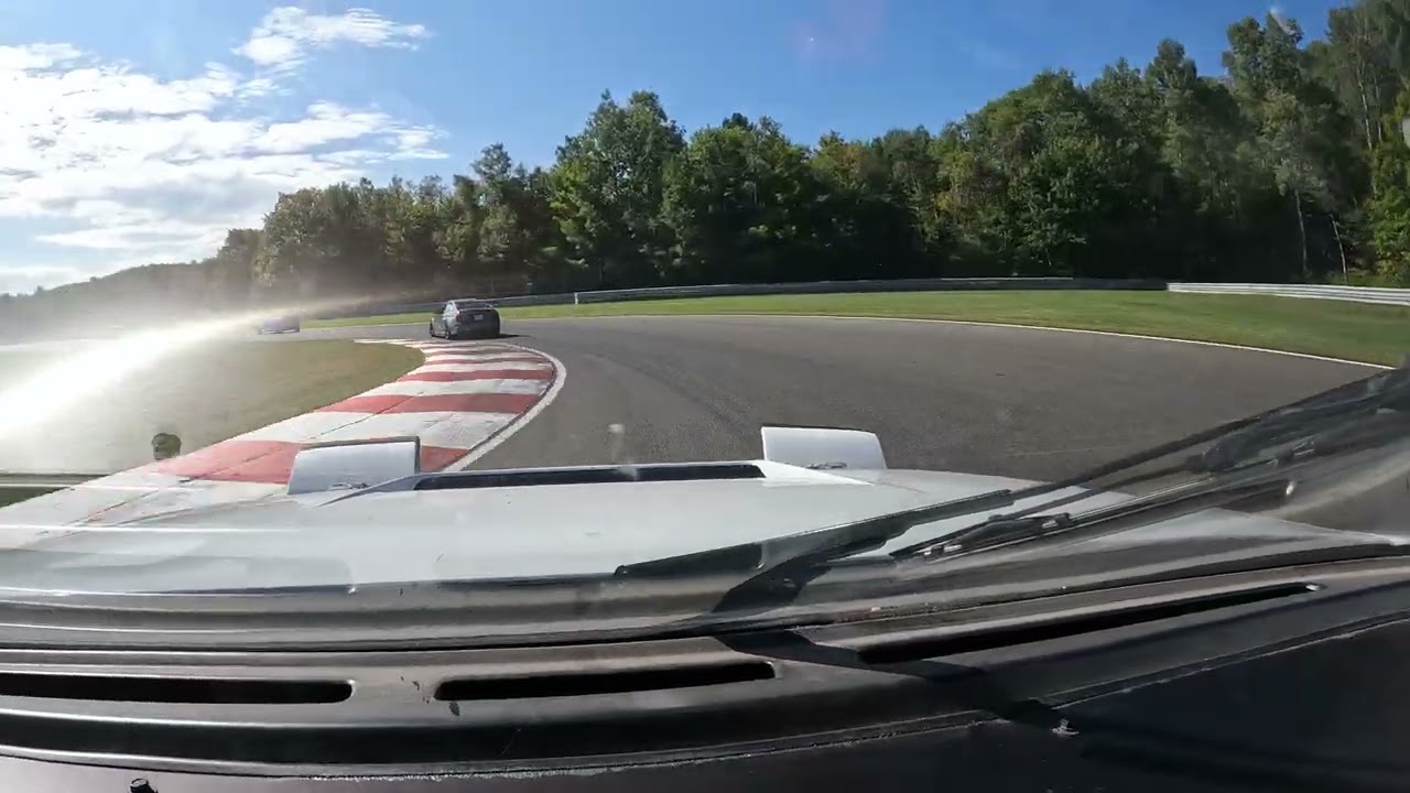 AE86 9000rpm fun in Tremblant