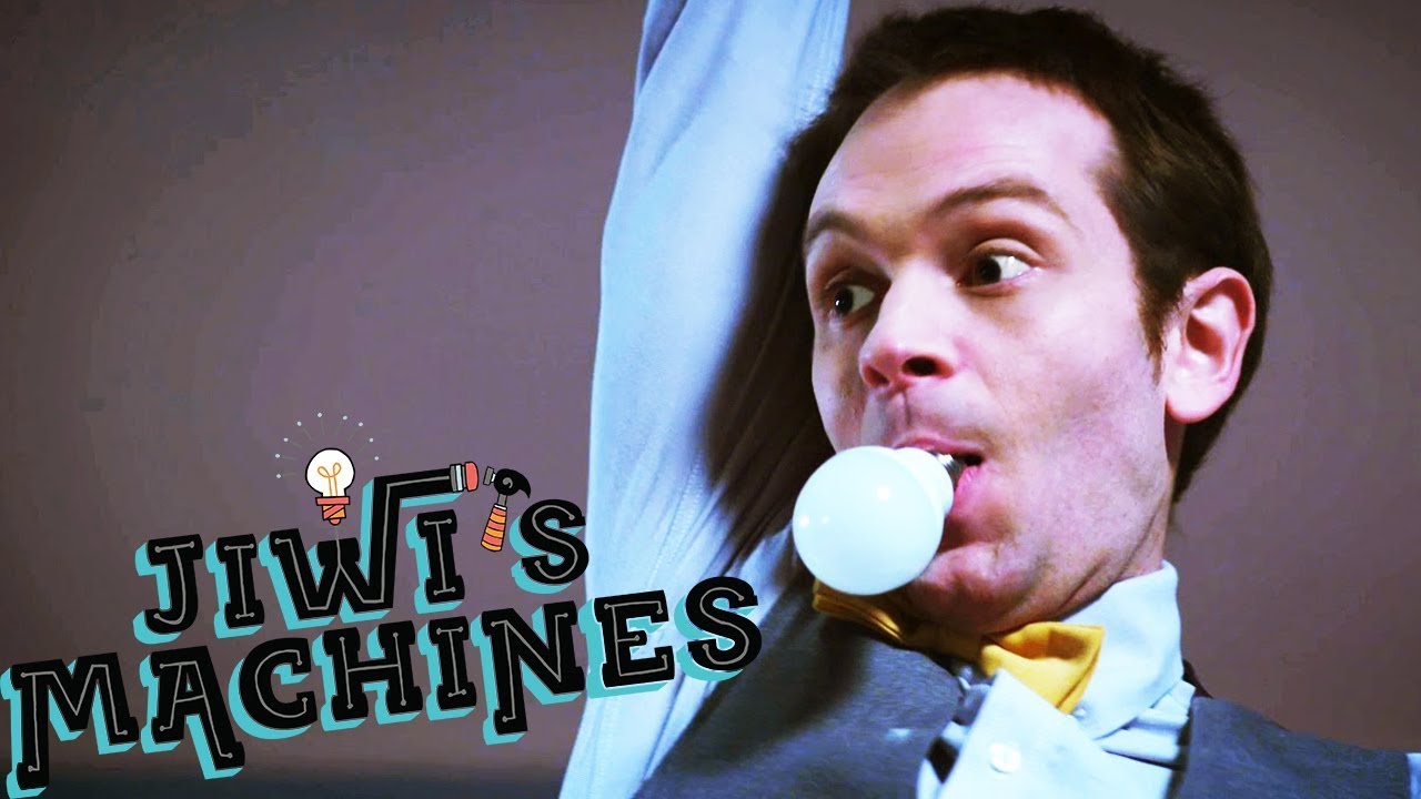 Changing the Lightbulb | Jiwi's Machines | FULL EPISODE