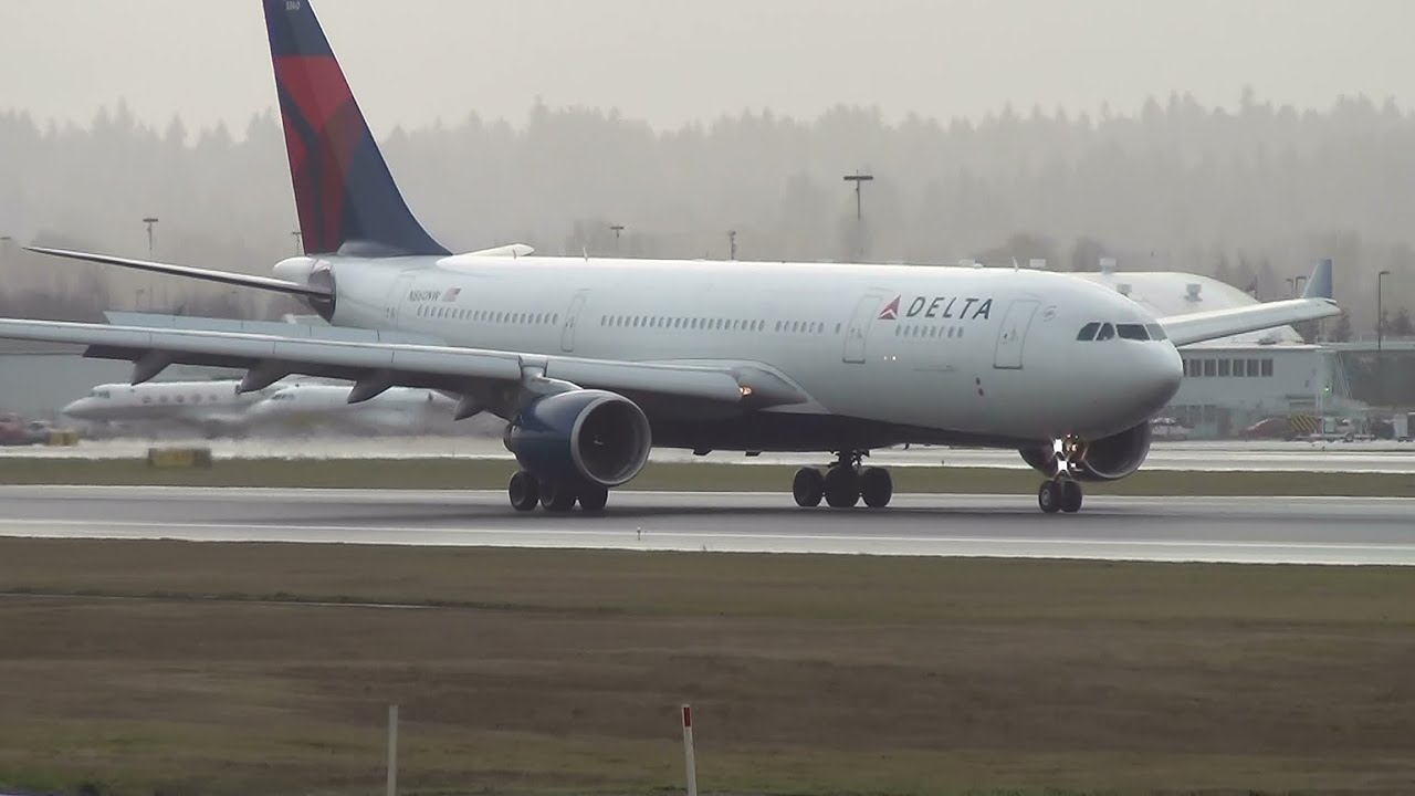 Delta Air Lines N860NW A330-200 Landing Portland Airport (PDX)