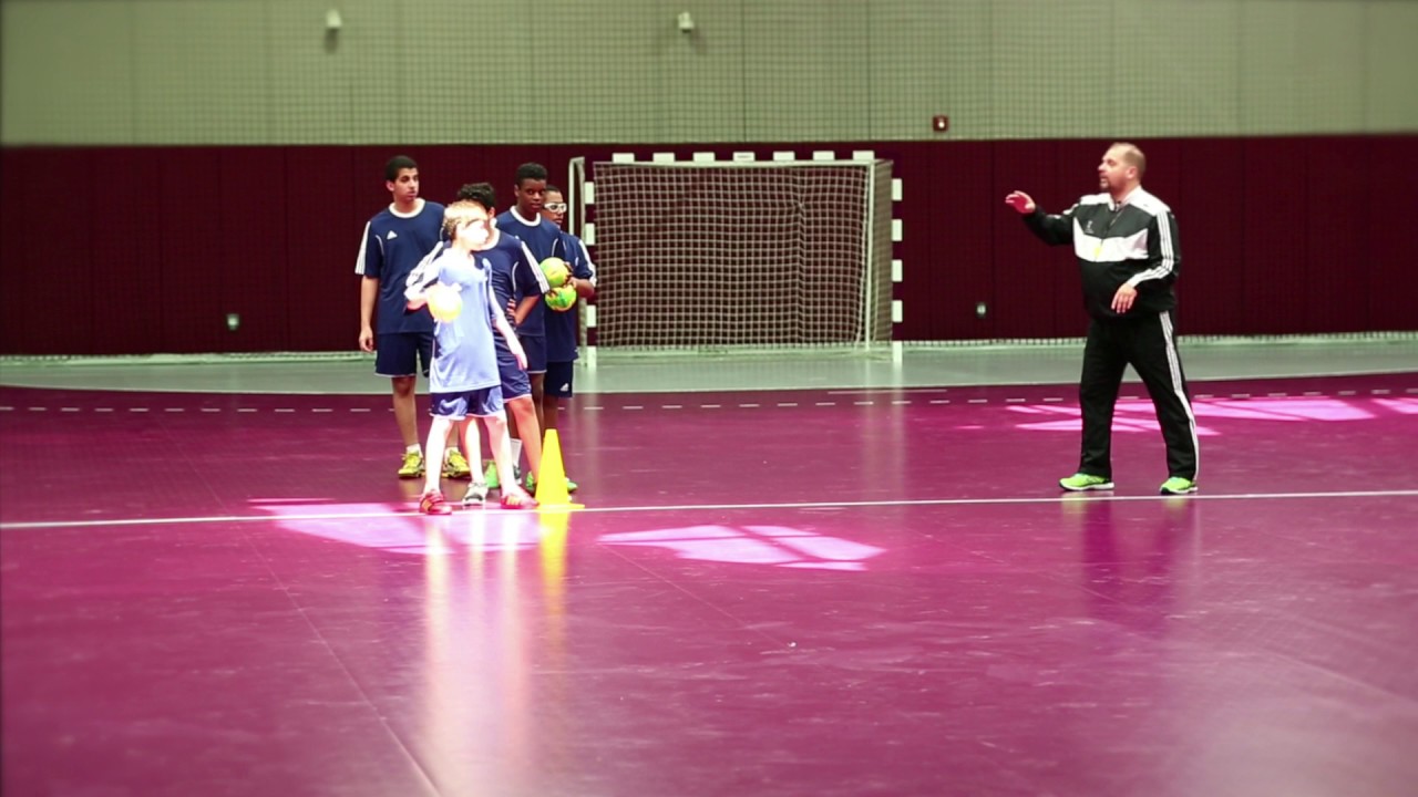 Cutting inside &mdash; Ball reception and dribbe towards the goal | Training | IHF Education Centre