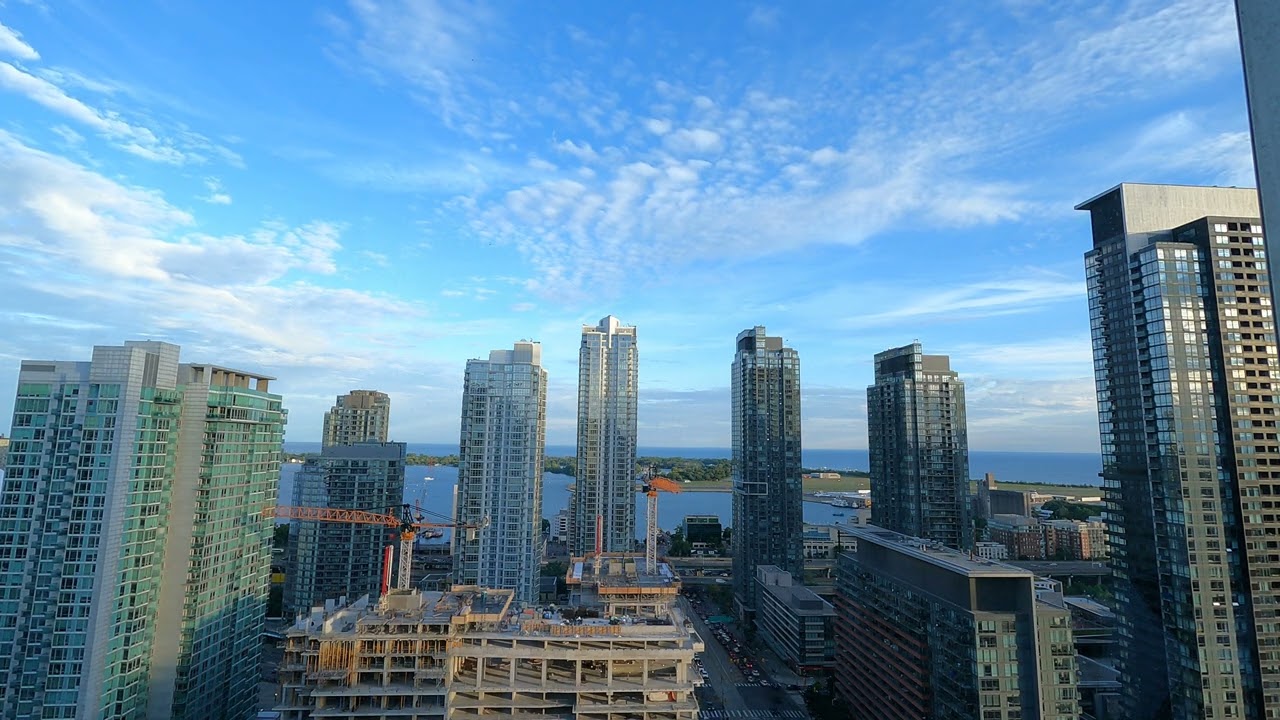 Urban Jungle - Toronto - 4K Timelapse