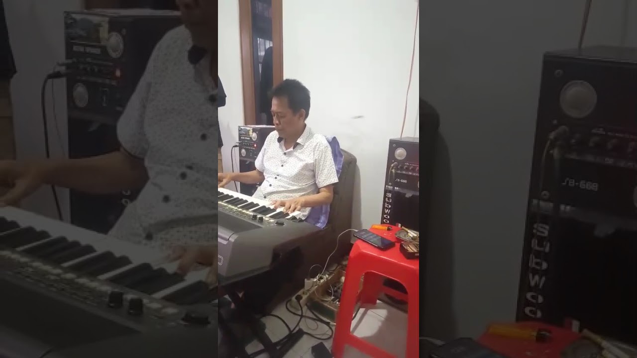 Antara Hujan dan Cinta,cover by bunda Sum bersama WISATA NADA Gondang Duwur Manggong Ngadirejo TMG