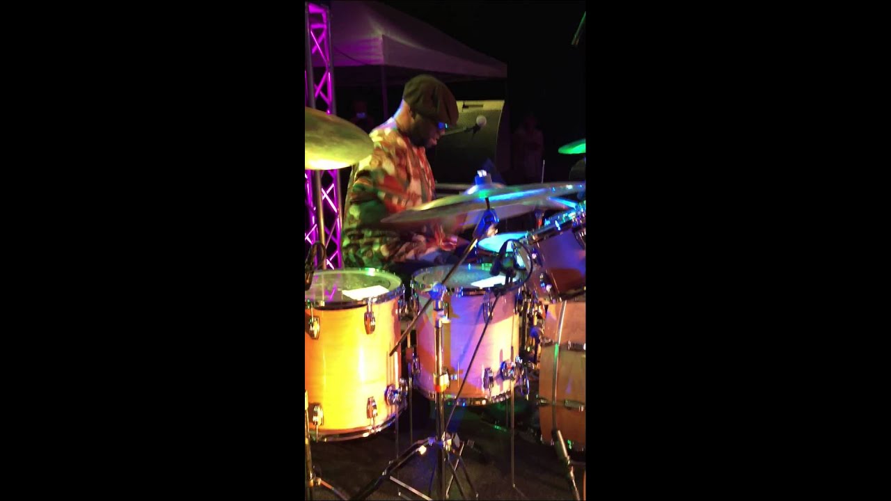 Drum Solo from Lavell Jones... Beastly.