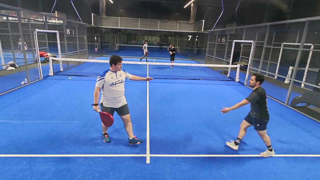 Partido de pádel: 6-4/6-1