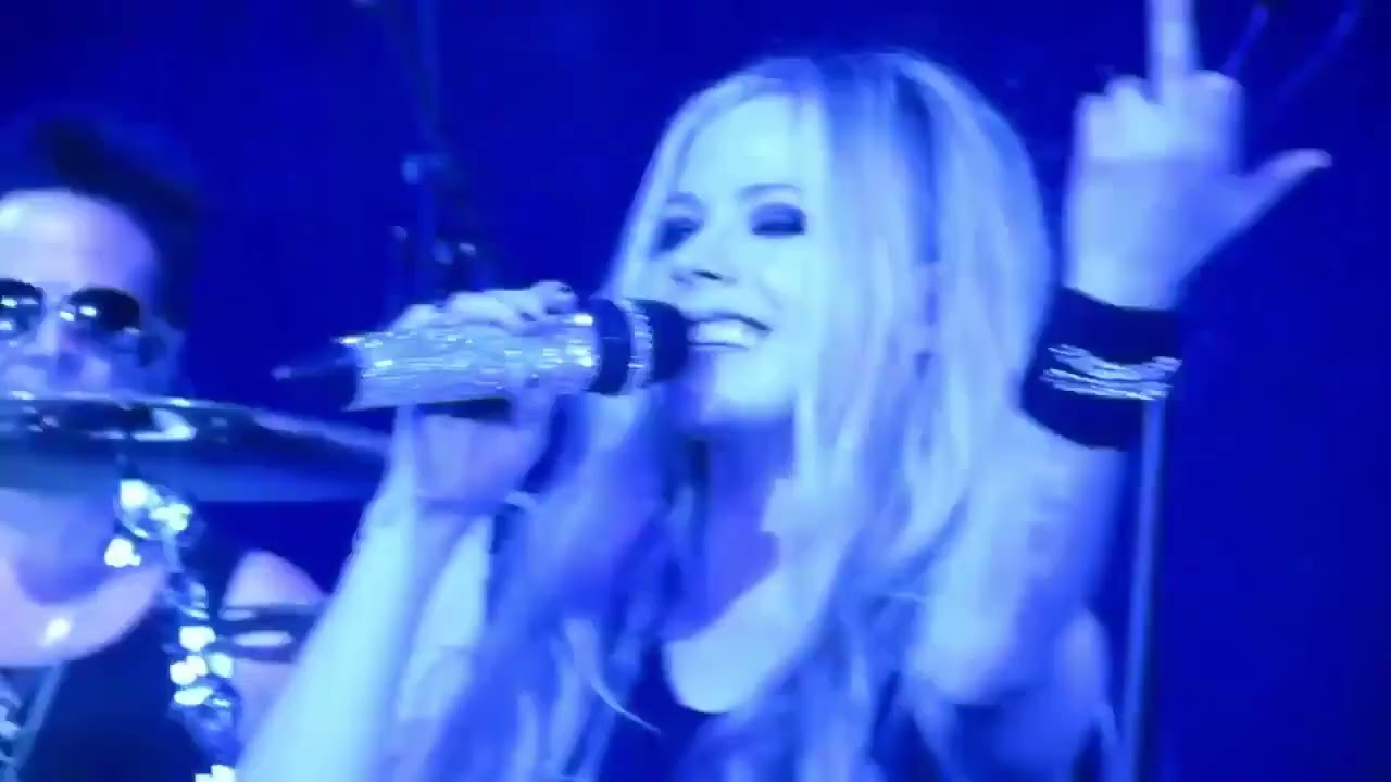 The Avril Lavigne Tour - Brazil 2014 (AVRILMIDIA Documentary)