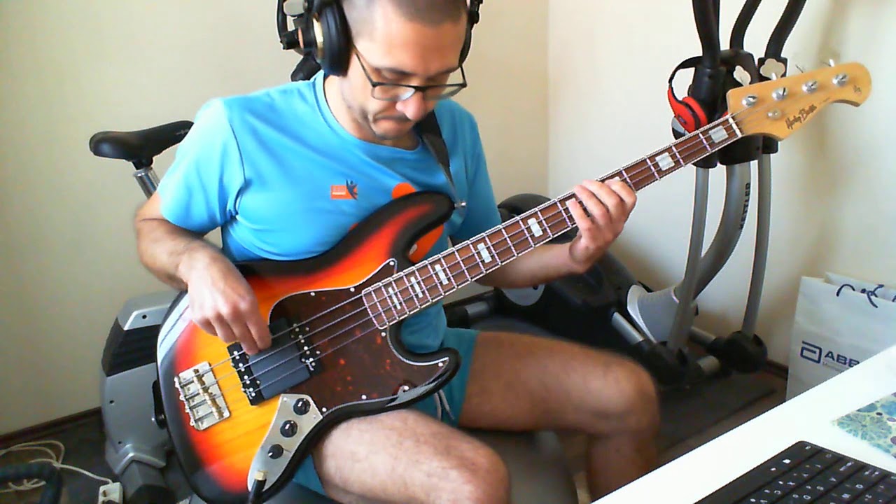Morning funk with a Harley Benton Jazz Bass