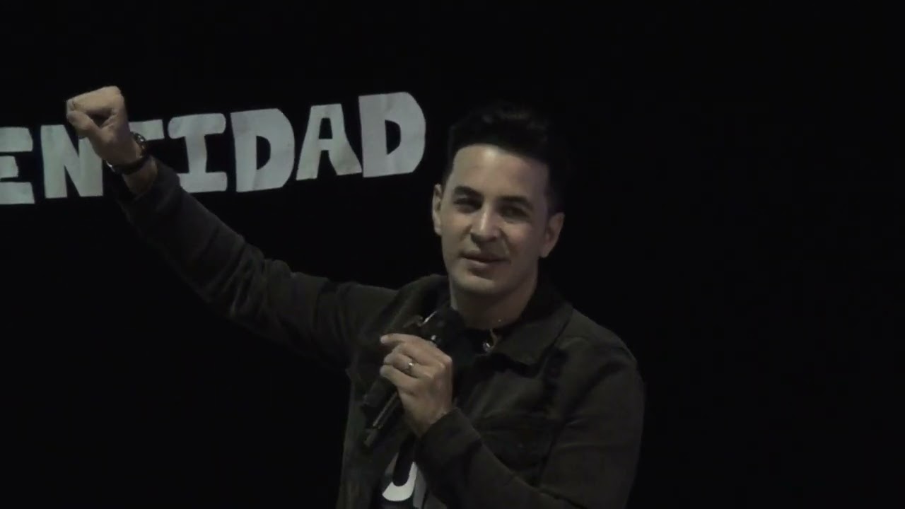 Cantante Cristiano Emir Sensini