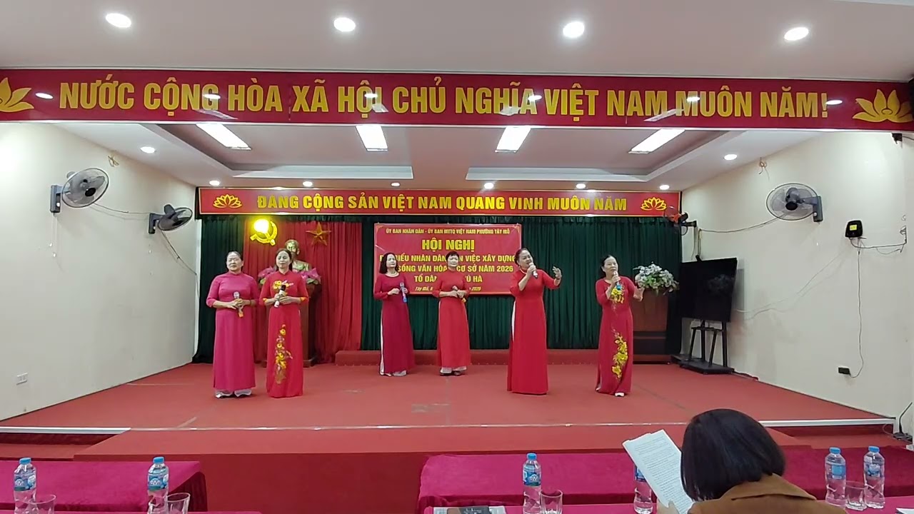 Bài hát: Mùa Xuân nho nhỏ - Tốp ca nữ TDP Phú Hà biểu diễn. 