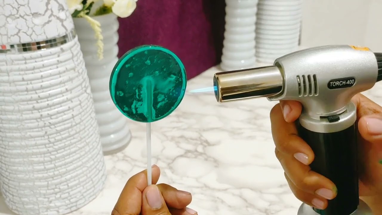 How to clear bubbles on Isomalt lollipops using a Blow Torch #edibleglass  #isomaltcaketopper
