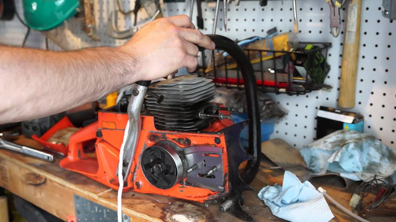 Husqvarna 2100 CD - Clutch, Sprocket and Oil Pump Removal