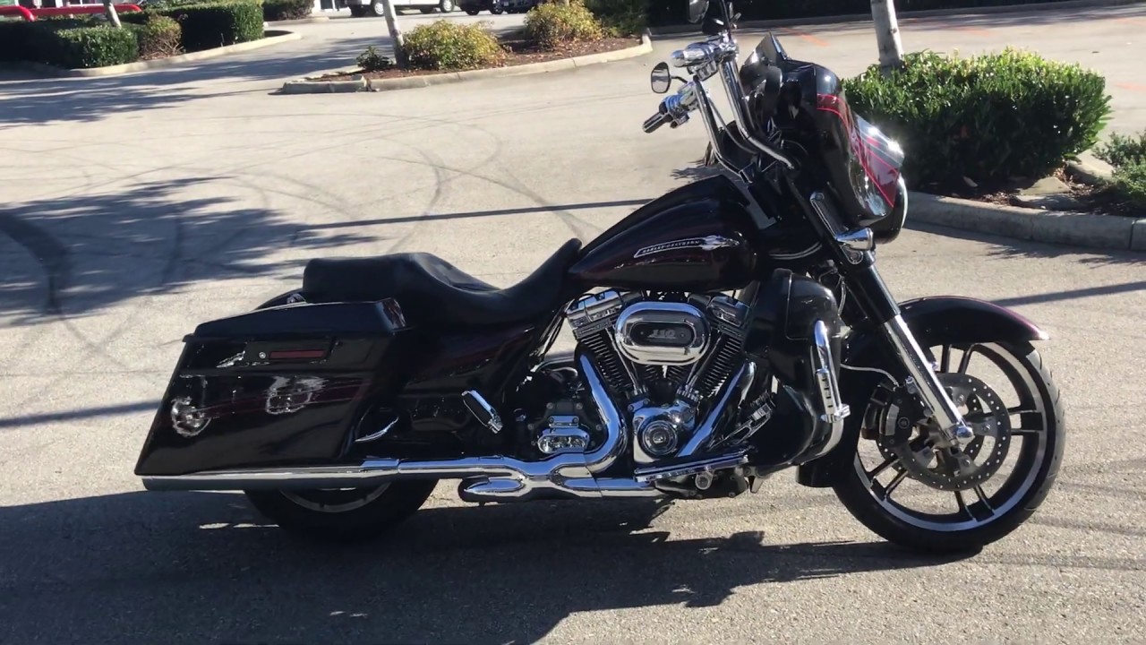 2011 Harley-Davidson FLHXSE2 CVO Street Glide