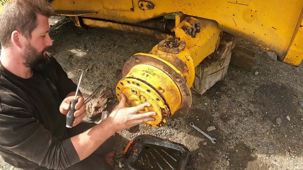 Fixing JCB Loadall 530B final drive and new tyres