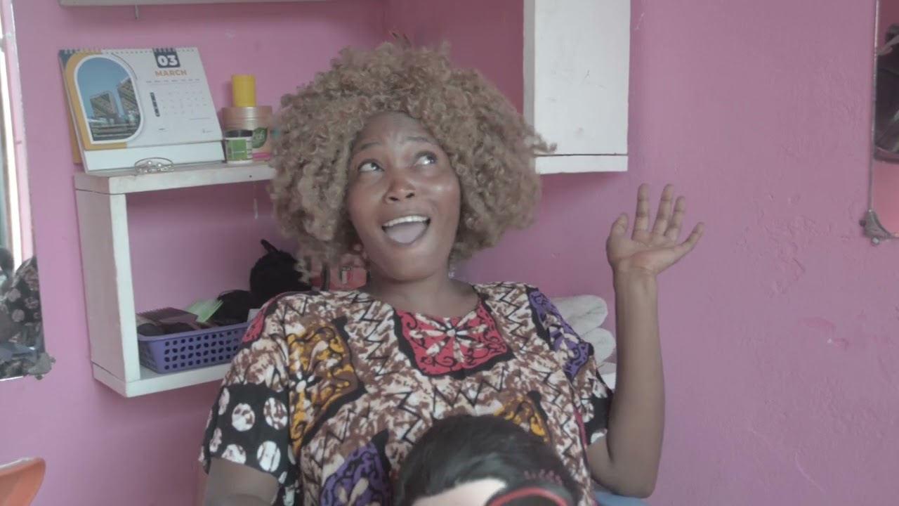 KITUTU AFUKUZA WATEJA SALOON KWAKE