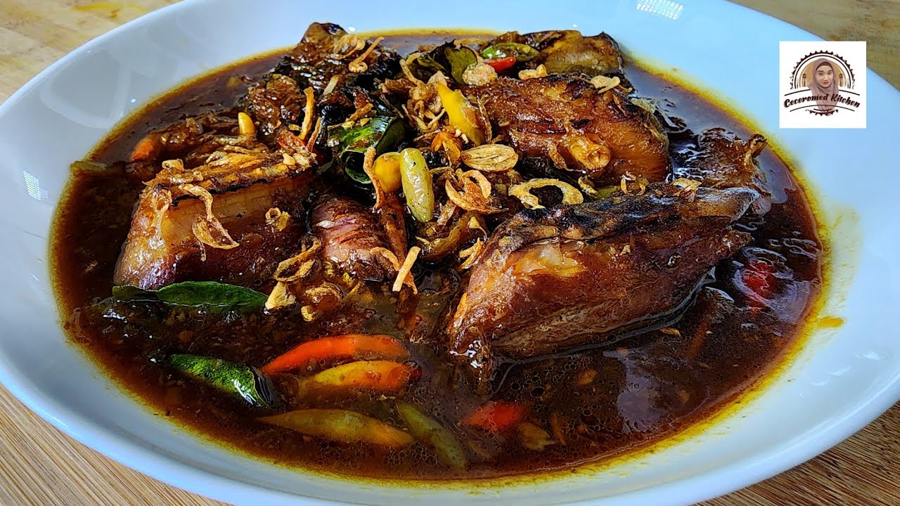 TETANGGAKU JUALAN IKAN CUCUT ASAP KECAP, YANG ANTRI PANJANG.
