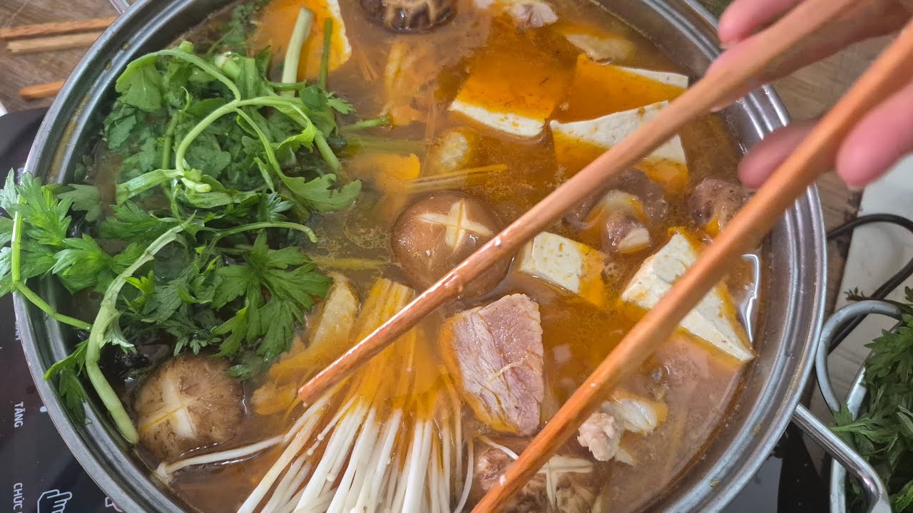 Cách Nấu Lẩu Gà Ngãi Cứu Đơn Giản Ngon Mùa Đông Miền Bắc
