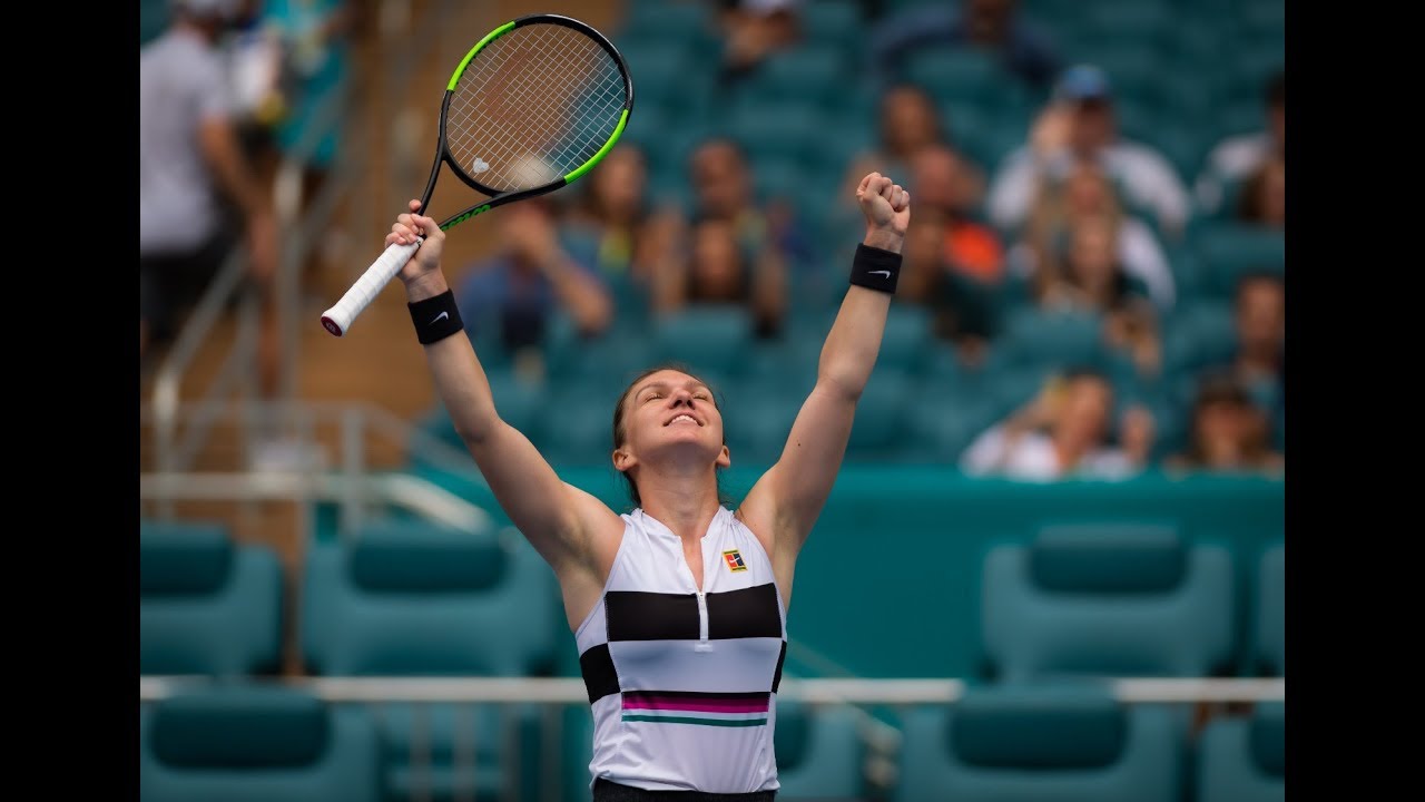 Simona Halep practices in Miami