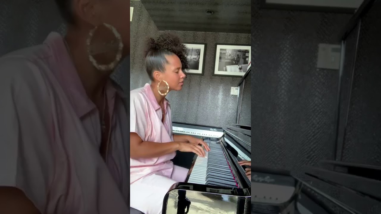 Alicia Keys Singing Ocean Eyes by Billie Eilish