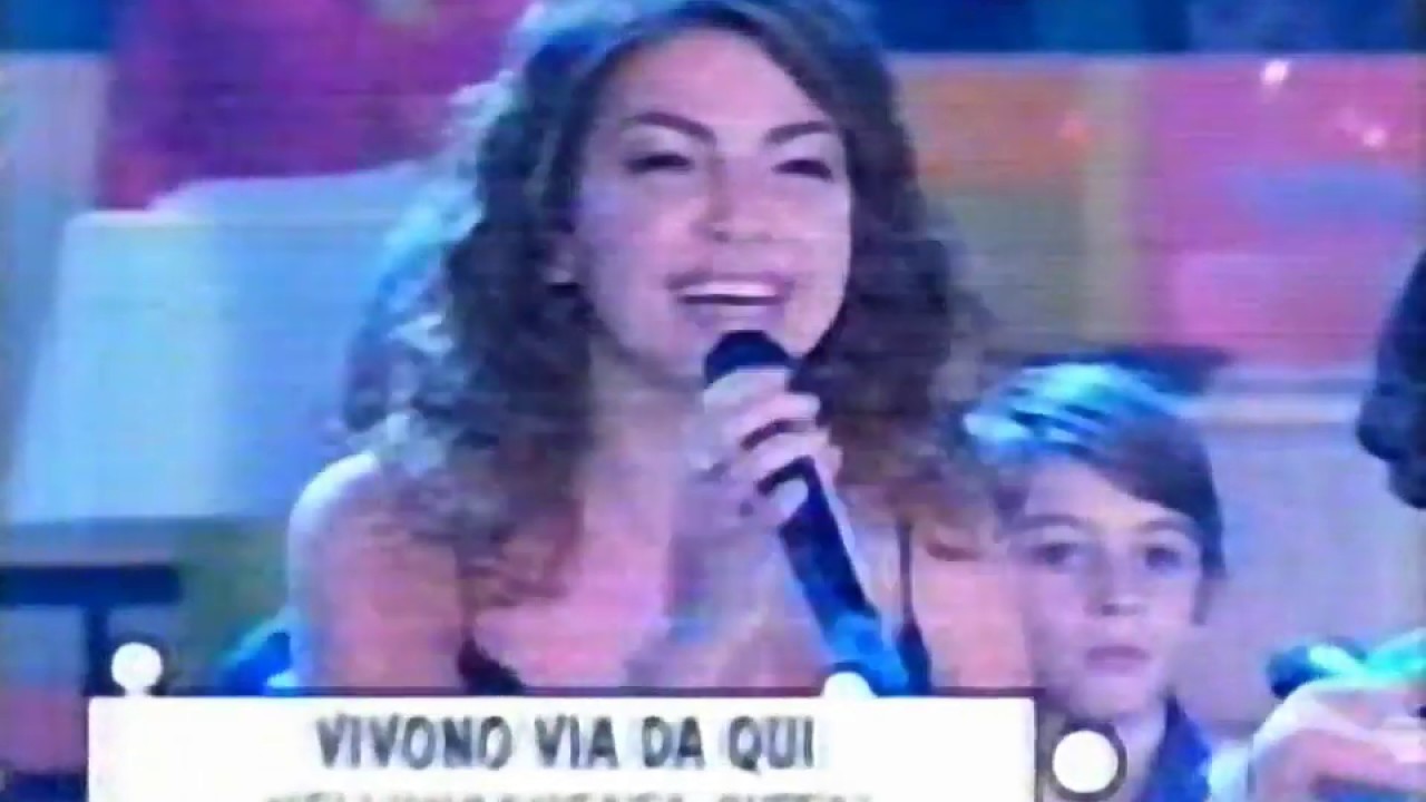 Cristina D'Avena canta La canzone dei puffi (da 