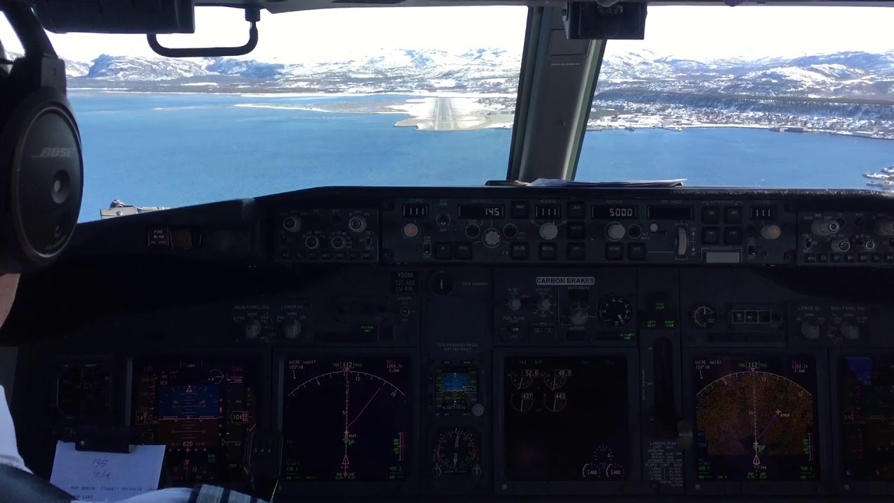 Jumpseat with SAS Boeing 737-800 landing in Alta