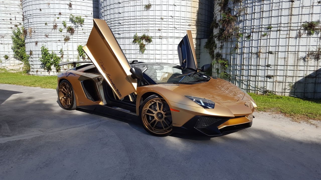 Lamborghini Aventador SV Superveloce Roadster ANGRY BULL Ride Acceleration Revs at lamborghini Miami