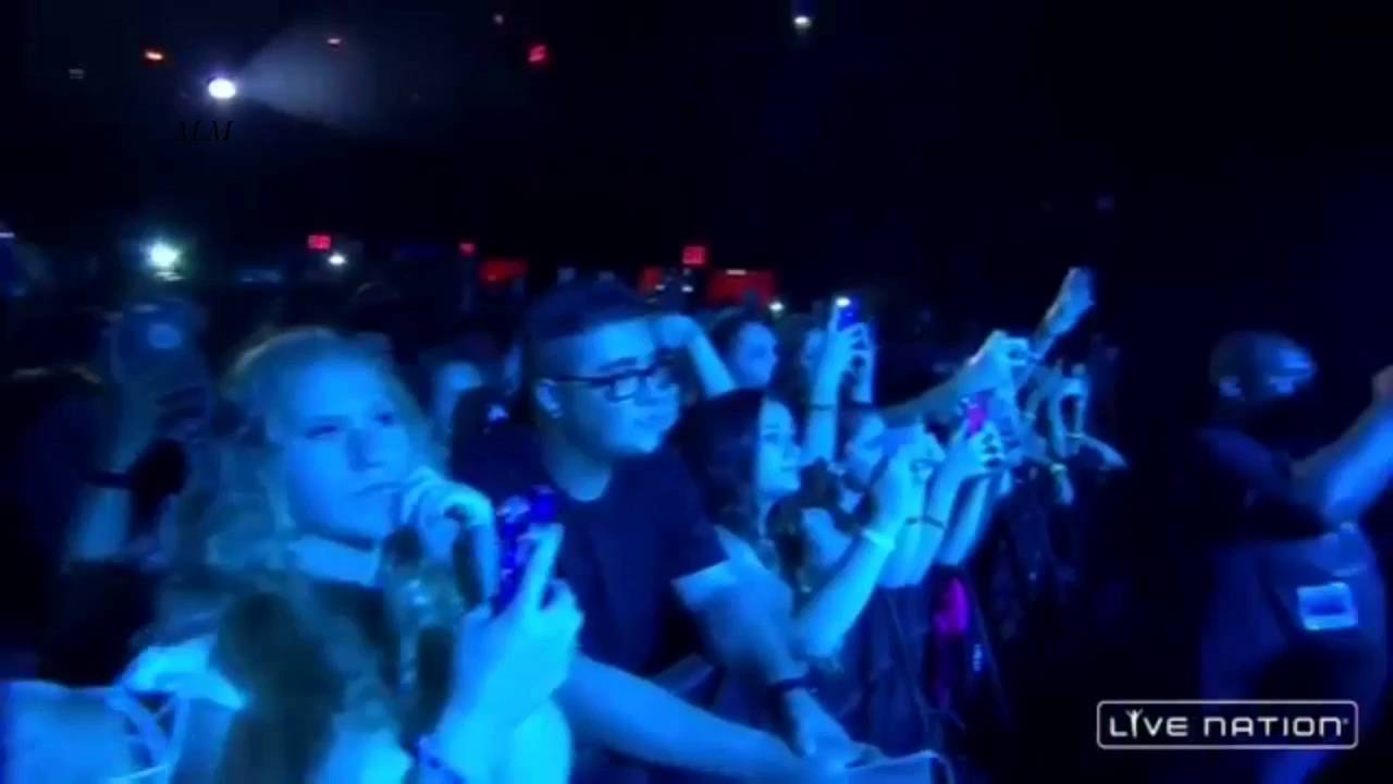 Loren beech singing riptide live in New York