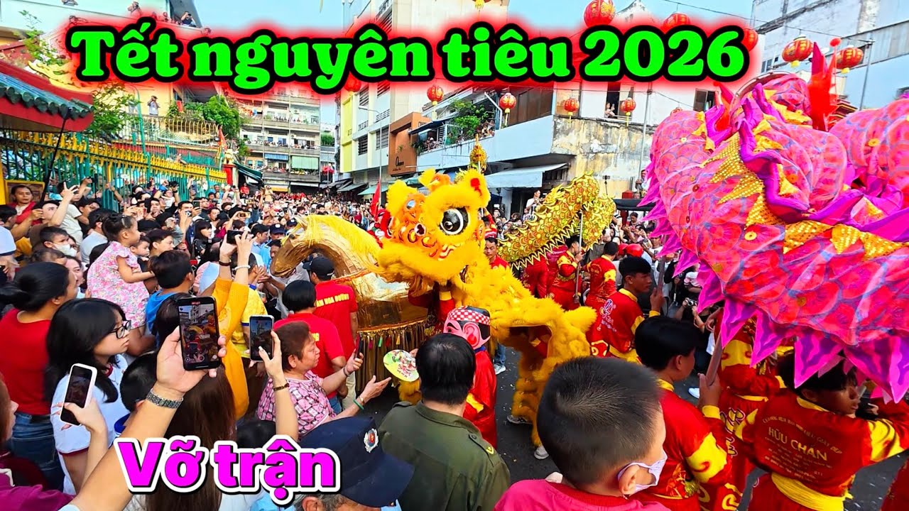 VỠ TRẬN tết nguyên tiêu 2026 chen lấn quá đông vui, hàng 1000 người đổ xuống đường xin vía