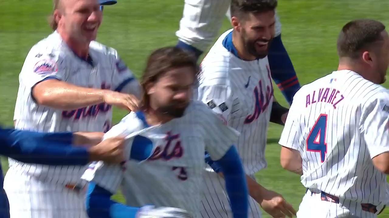 Jesse Winker BLASTS Walk-Off Homer