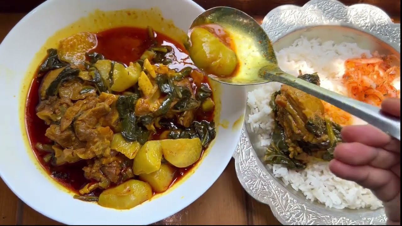 Monje haakh te Maaz|Kashmiri style Kohlrabi and mutton recipe|Thuul monje te Maaz.