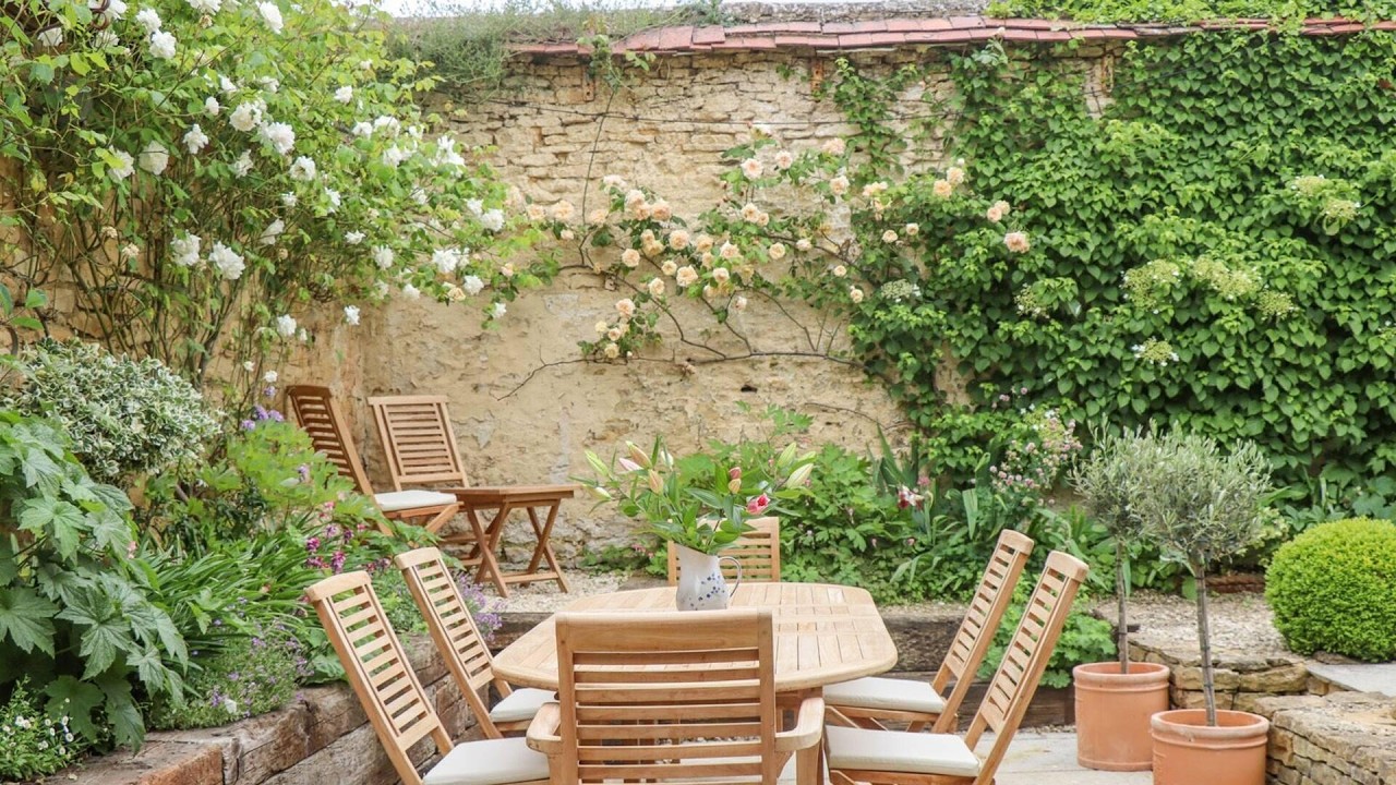 Lynton Cottage, Chipping Norton, United Kingdom | Travel With Kiara