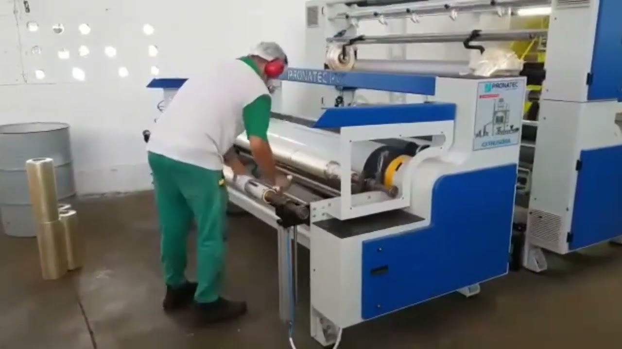 STAR 90 - Extrusora para filme de PVC com troca autom&aacute;tica - PRONATEC