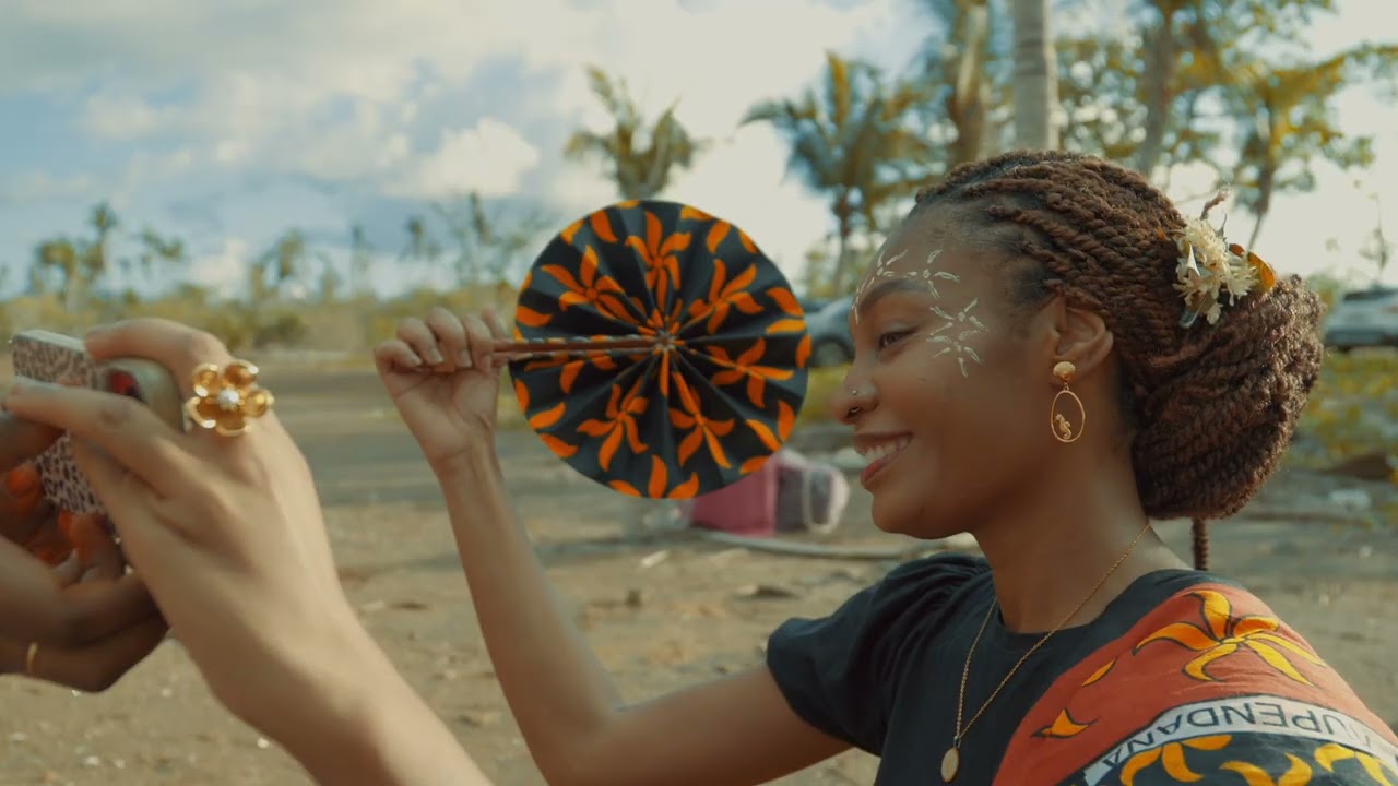 Houss _ F i t i a v a (Visualizer)