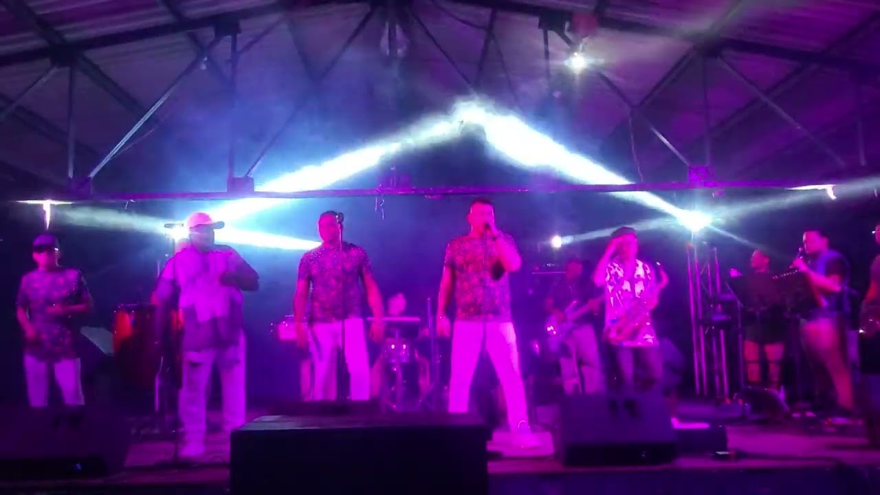 El Peludo Cumbia - El Burrito Y Su Family Band