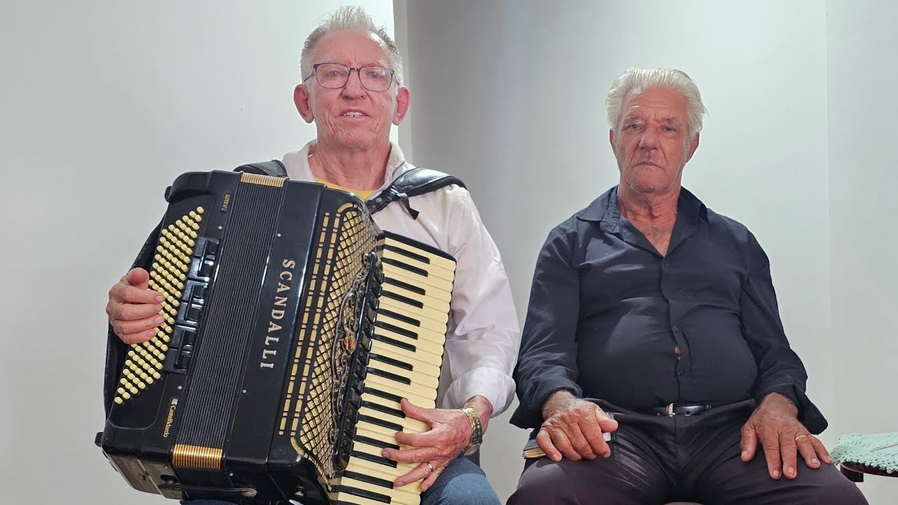 Gauchito do acordeon oficial  e o irmão Nelson estão ao vivo numa Live de hinos ccb