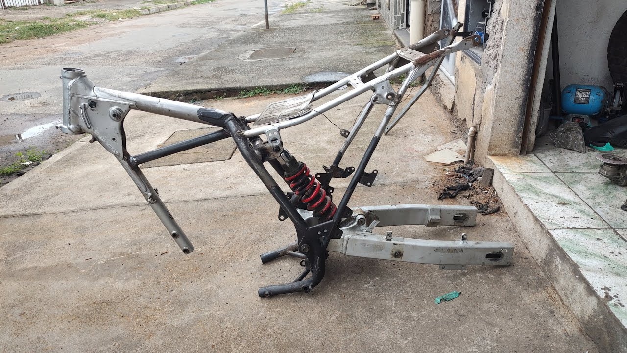 Adaptação balança de XRE 300 na xr200 substitui parte do quadro ( parte 2)