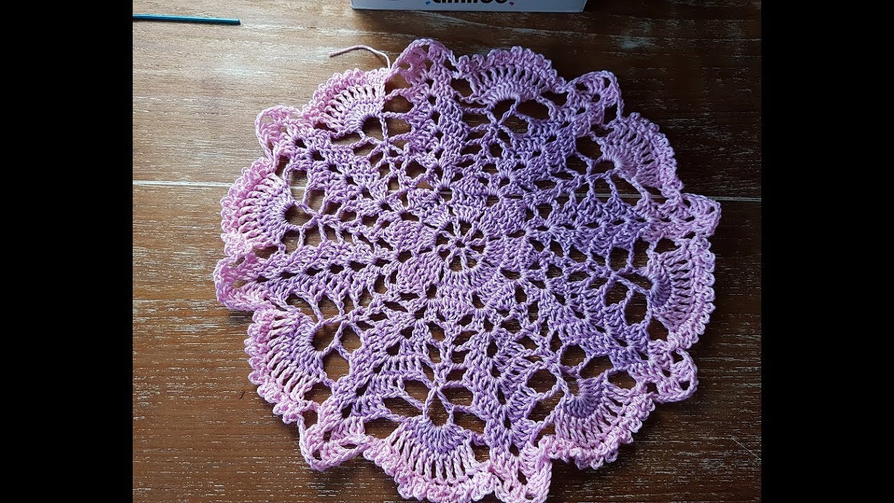 Lila Blumenmuster Zierdeckchen häkeln Anleitung
