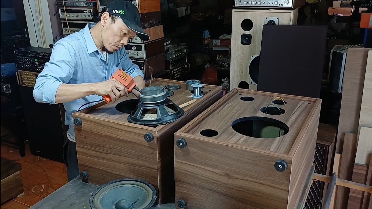 Loa jbl bát bát như sấm thở JBL speakers deliver powerful bass like thunder.