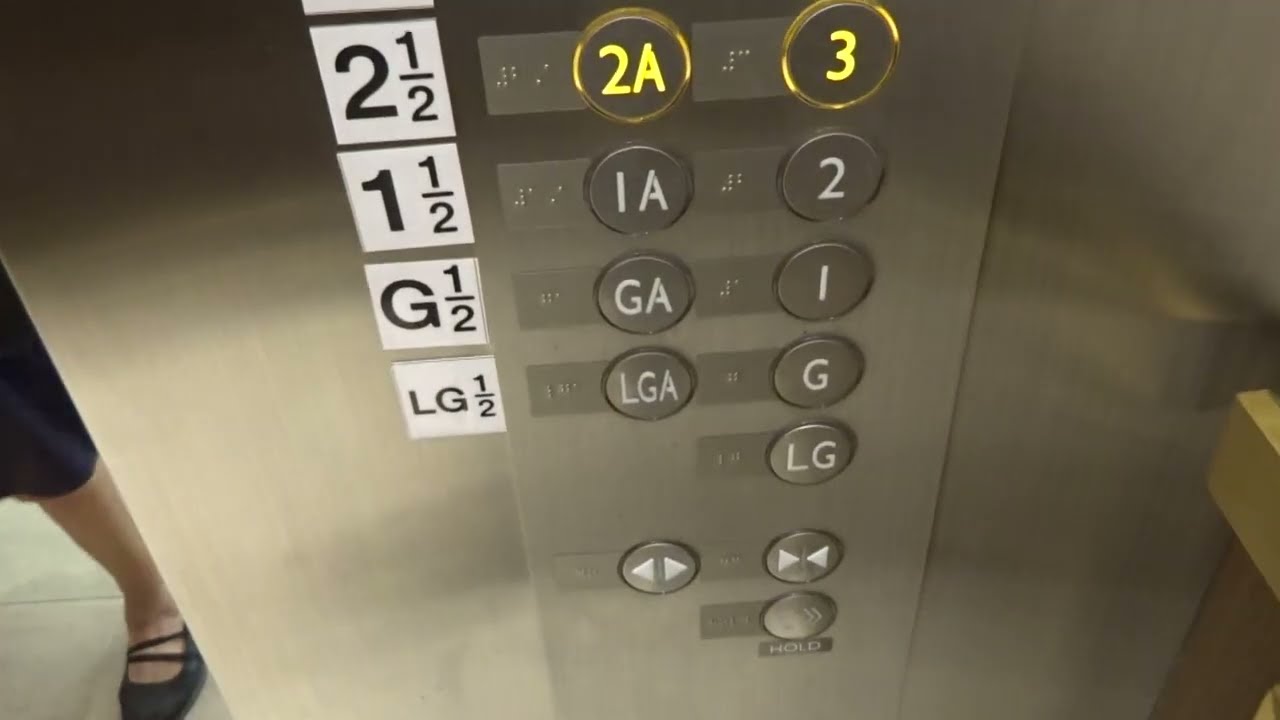 NEW MITSUBISHI ELECTRIC ELEVATOR STANDARD 1 @ TERMINAL 21 RAMA 3 BANGKOK THAILAND [CAR-PARK]