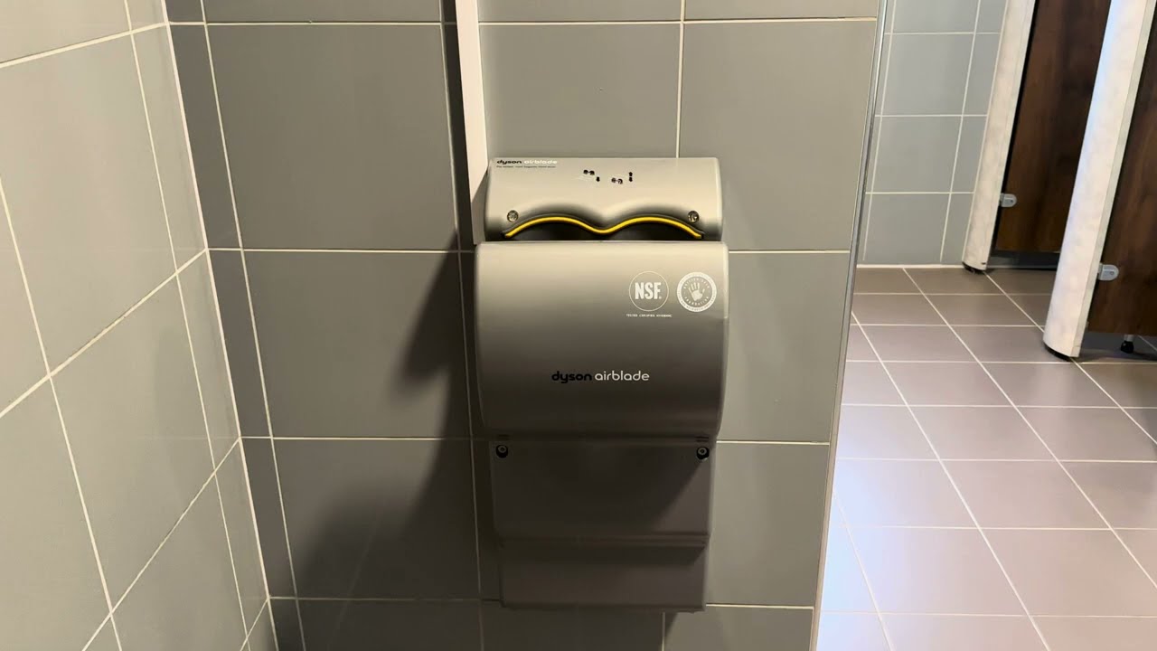 Dyson Airblade AB03 at David Lloyd - Ipswich - 🚹 Level 1