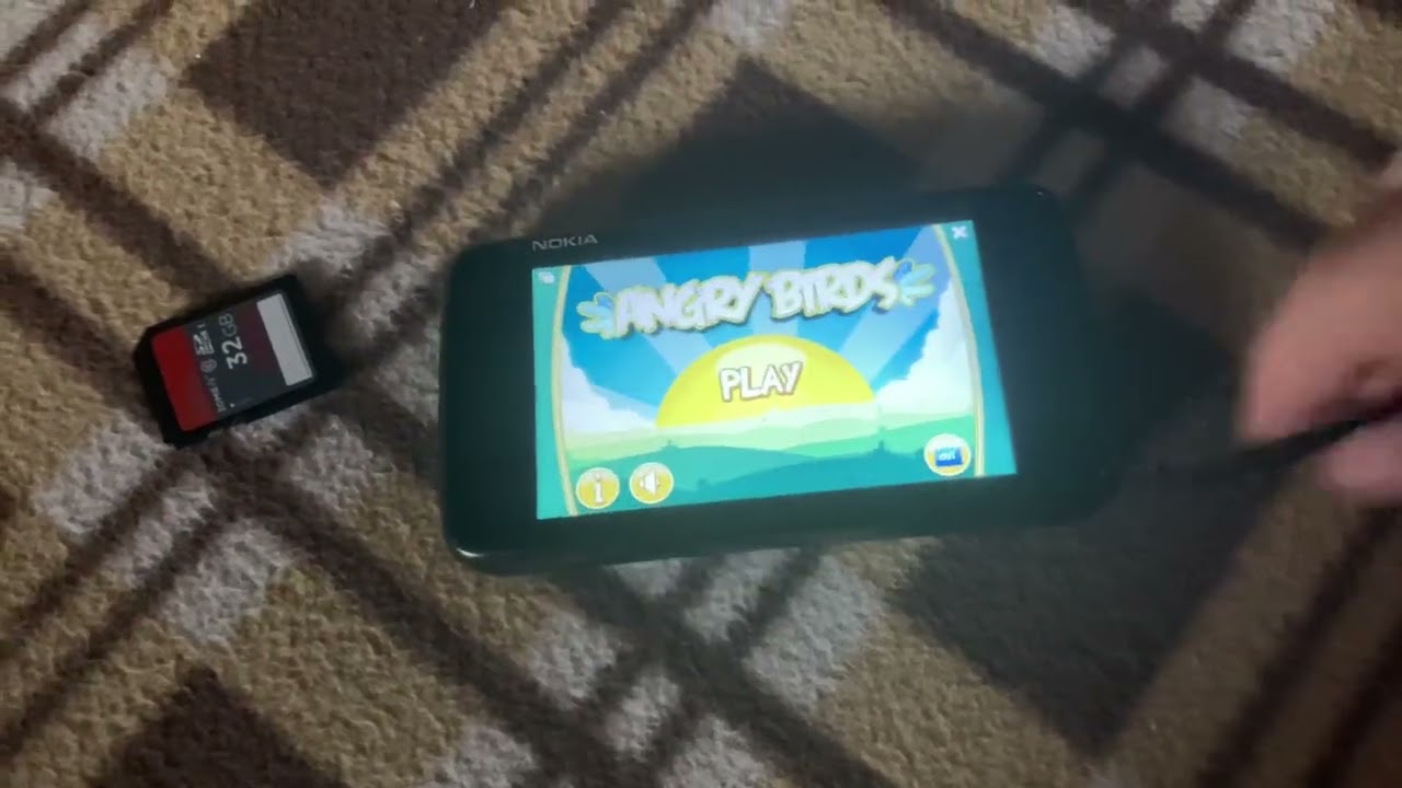 Angry Birds Classic 1.1.0 on Nokia N900 (Maemo 5 OS)