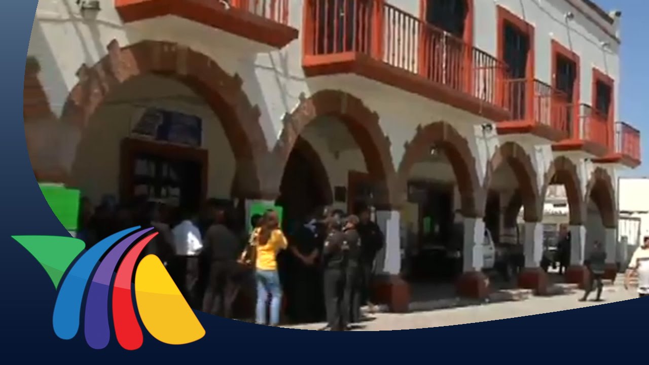 Cierran policías alcaldía de Calimaya | Noticias del Estado de México