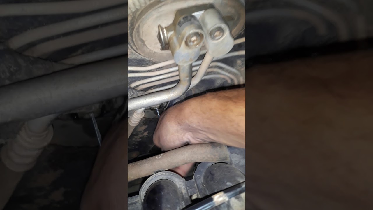 Gol g6 molhando o carpete lado passageiro banco traseiro