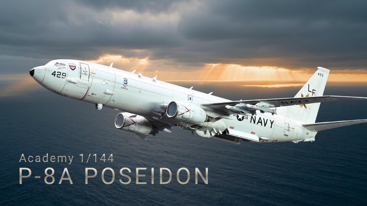 Boeing P-8A POSEIDON с миниатюрным экипажем в полете | Academy 1/144 | Полная сборка (4K)