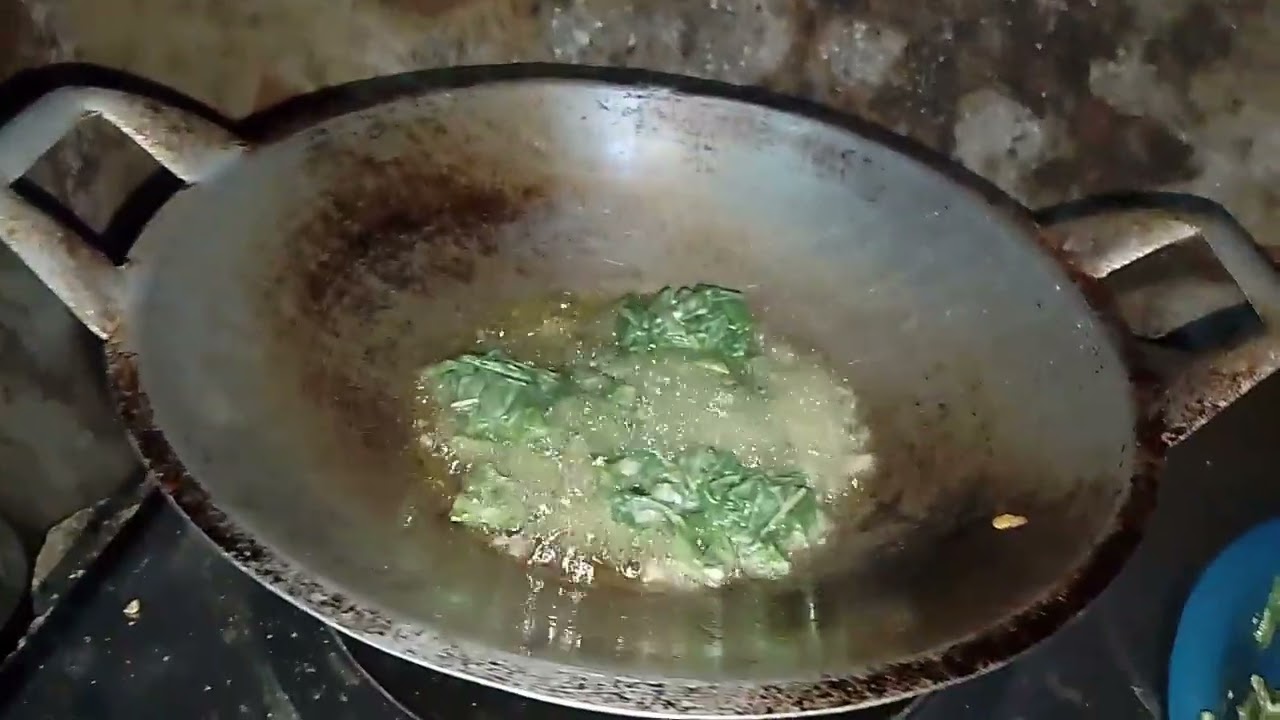 Dadar telur dan rolade daun singkong