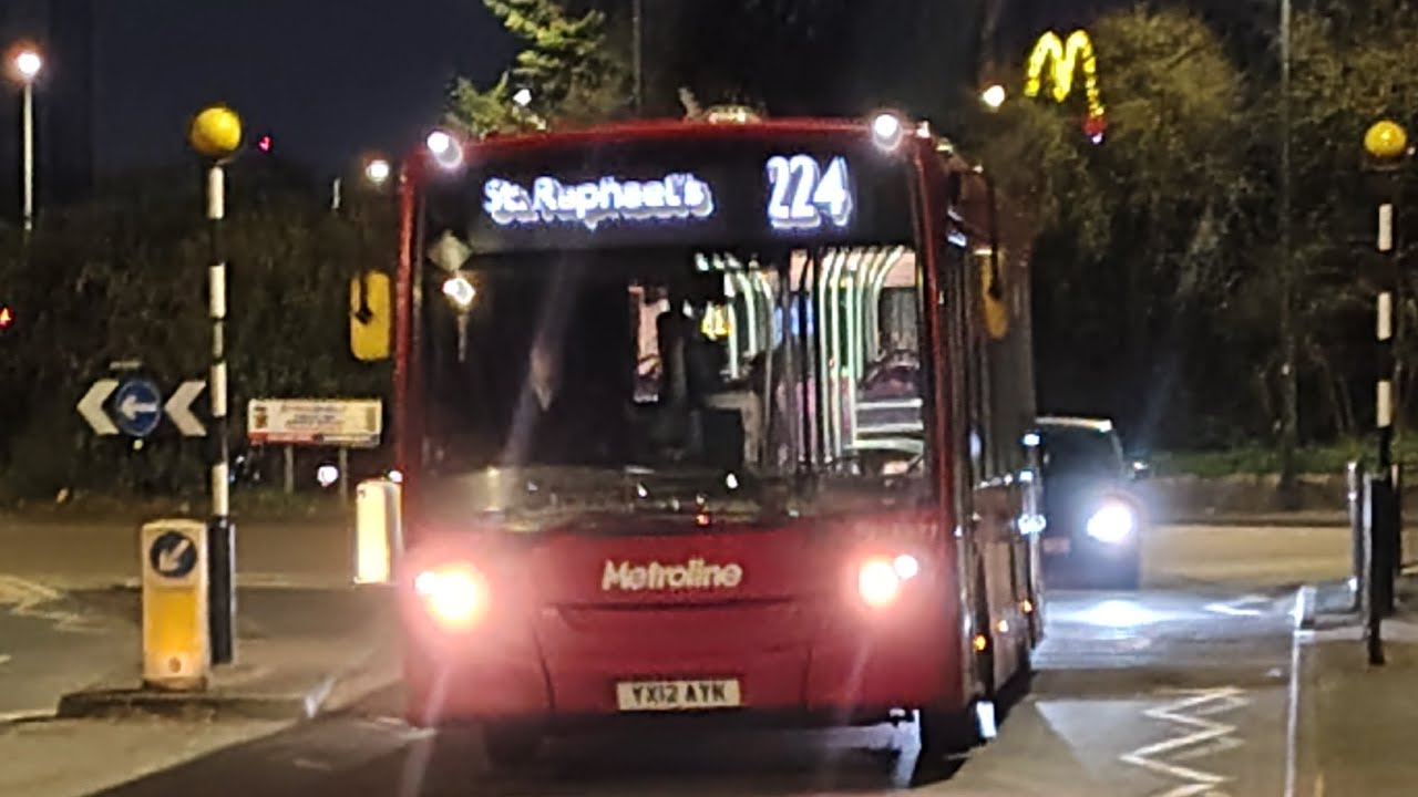 *no door buzzer* journey on route 224 | enviro 200 facelift | metroline (ex first) | YX12AYK